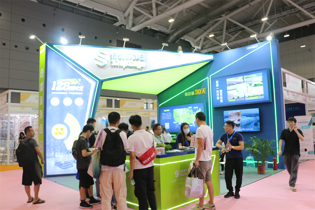 观众参观仓盛海外仓CCBEC秋季展展台